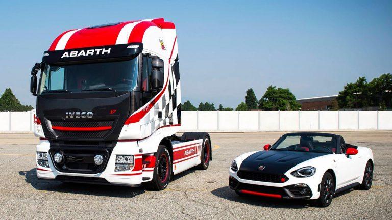 Iveco New Stralis XP TCo2 Champion junto al Abarth 124 Spider