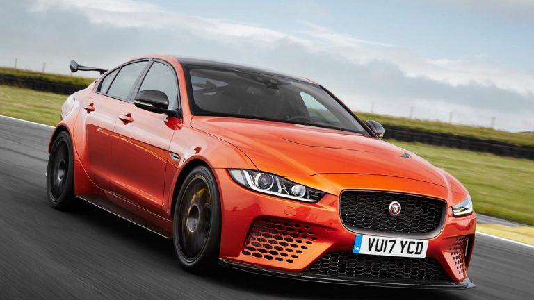 Jaguar XE SV Project 8 delantera