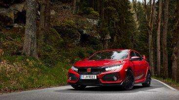 Honda Civic Type R 2017 tras cuartos delantero carretera