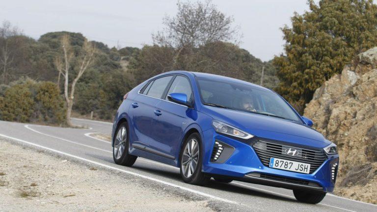 Hyundai IONIQ HEV apoyo curva