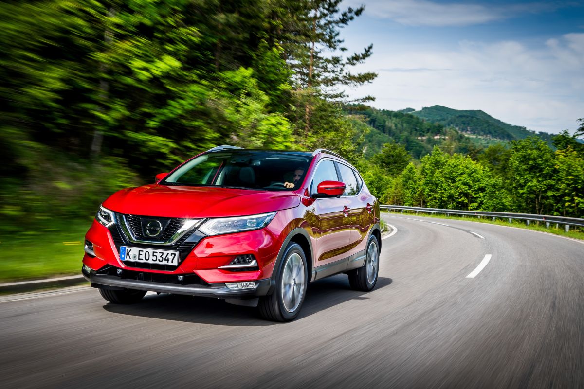 Nissan Qashqai 2017 barrido en carretera