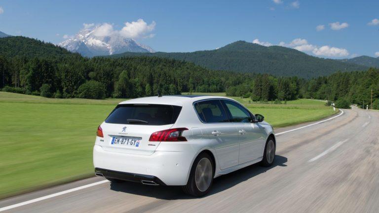 Peugeot 308 2017 trasera blanco