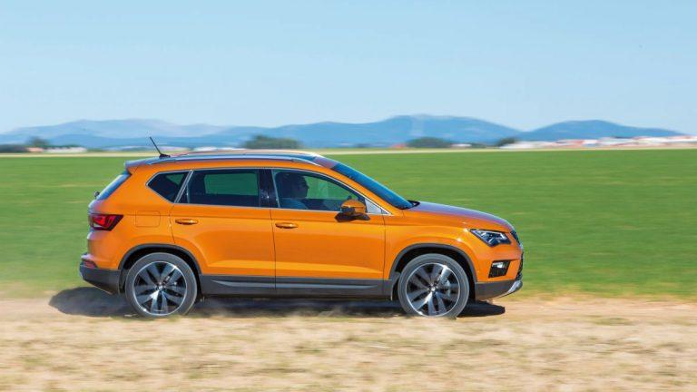 SEAT Ateca 2.0 TDI 190 CV lateral en campo