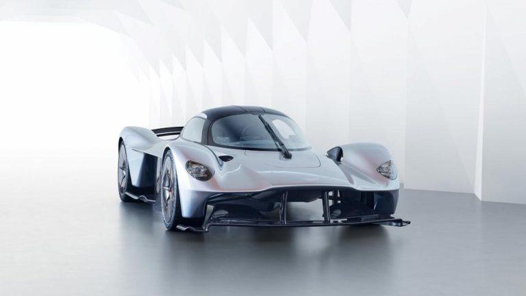 Aston Martin Valkyrie delantera
