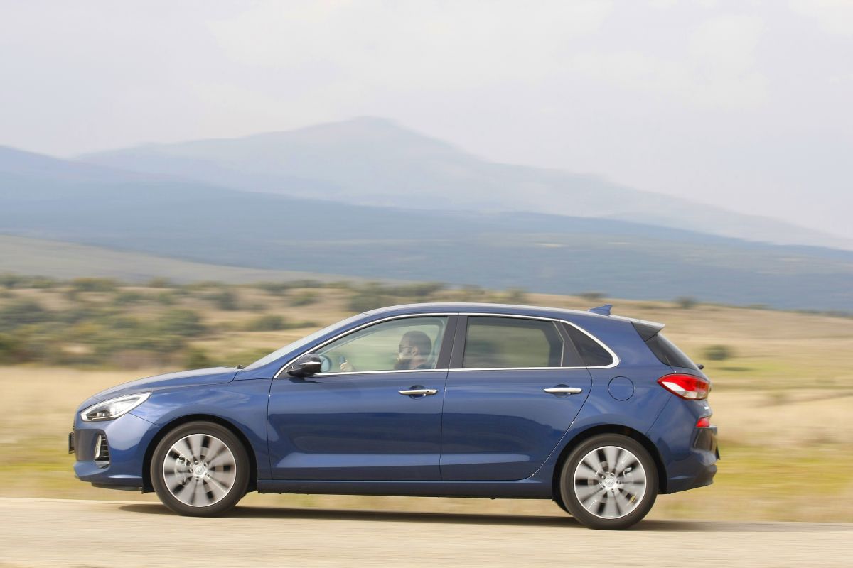 Hyundai i30 1.4 T-GDI 140 CV barrido hacia la izquierda