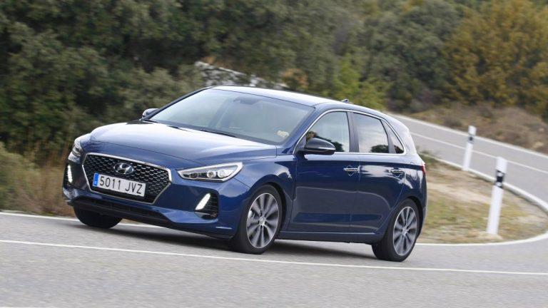 Hyundai i30 1.4 T-GDI 140 CV apoyo en curva