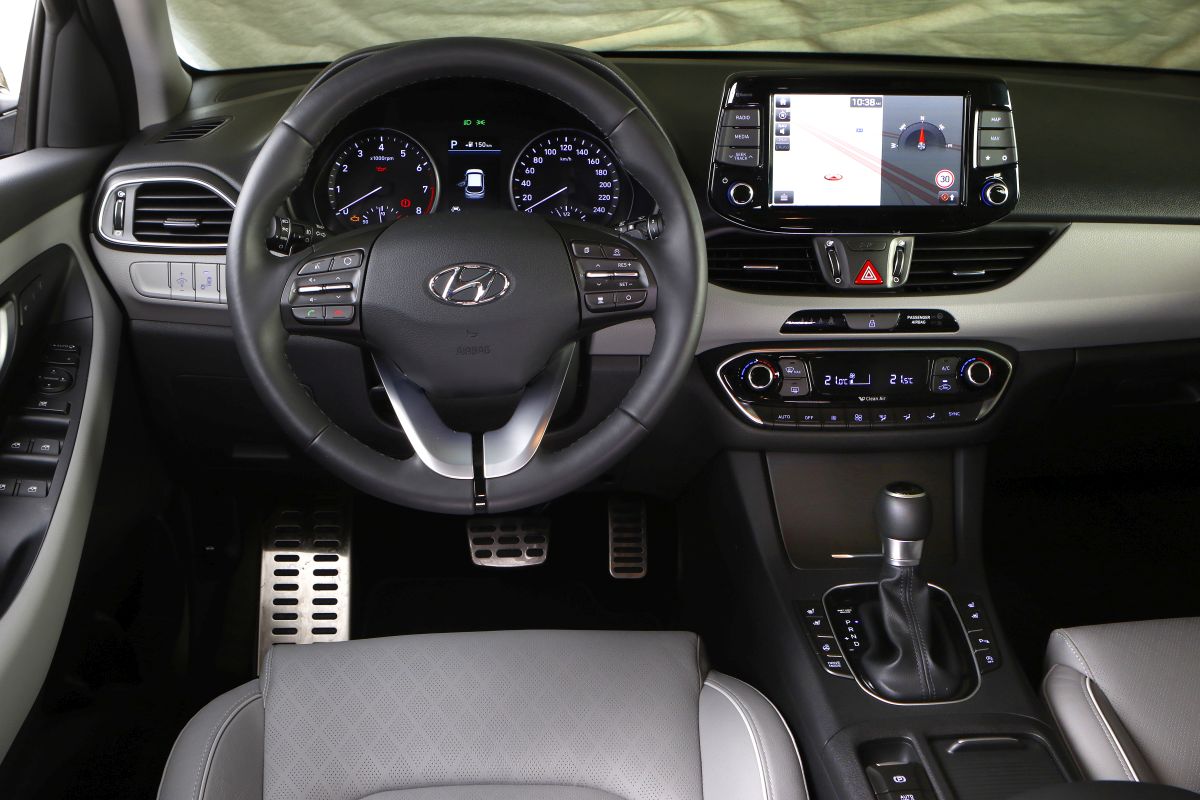 Hyundai i30 1.4 T-GDI 140 CV salpicadero