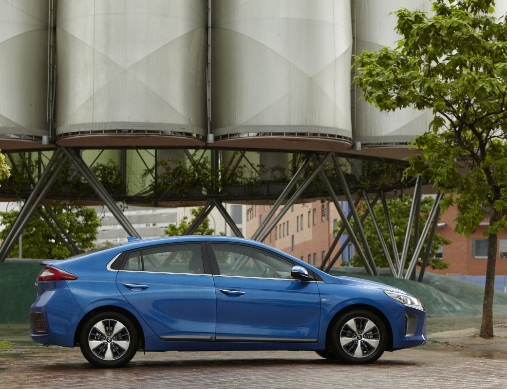 Hyundai IONIQ Híbrido-enchufable barrido derecha