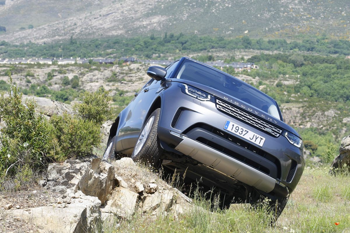 Land Rover Discovery 3.0L TDV6 off road