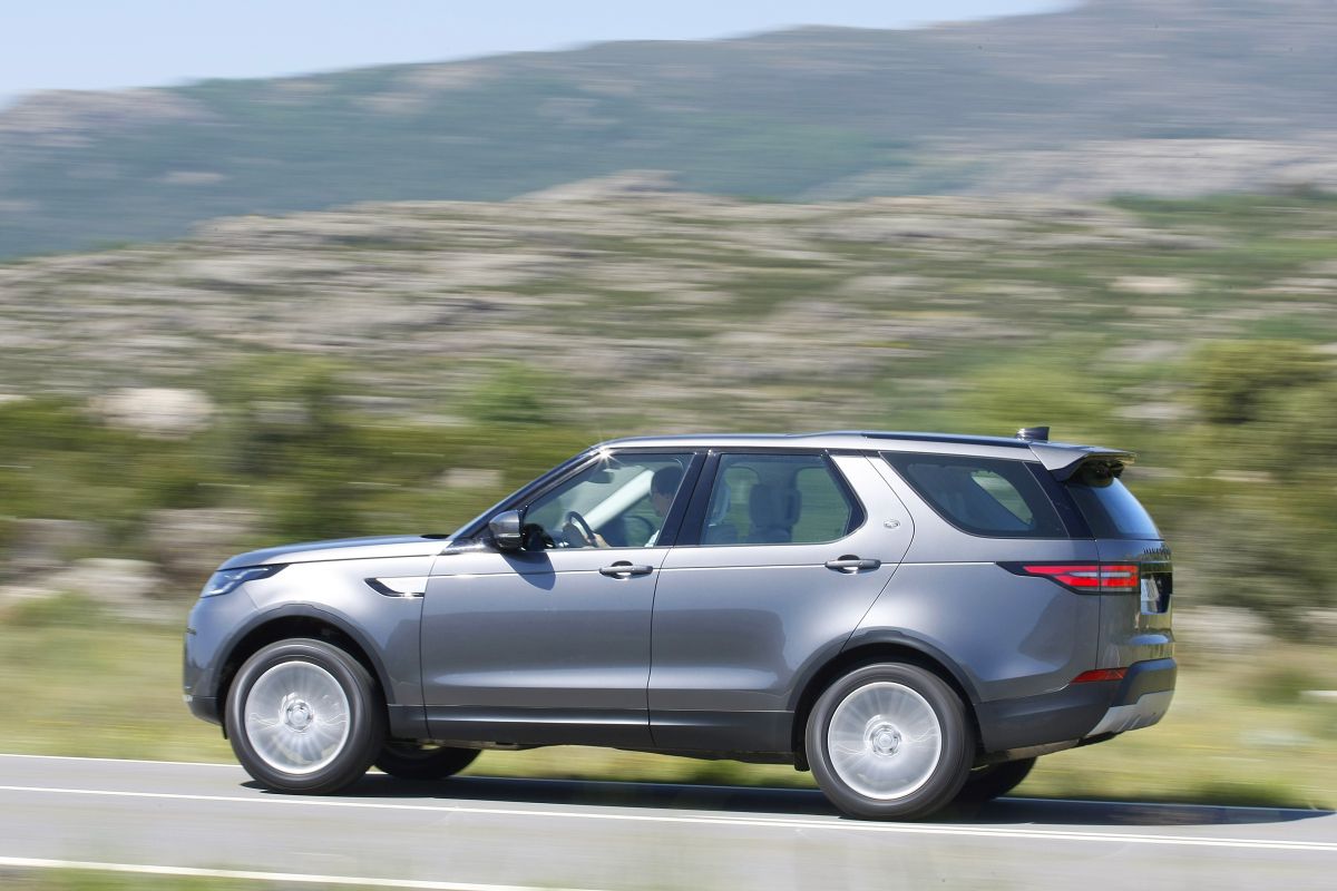 Land Rover Discovery 3.0L TDV6 barrido a izquierda