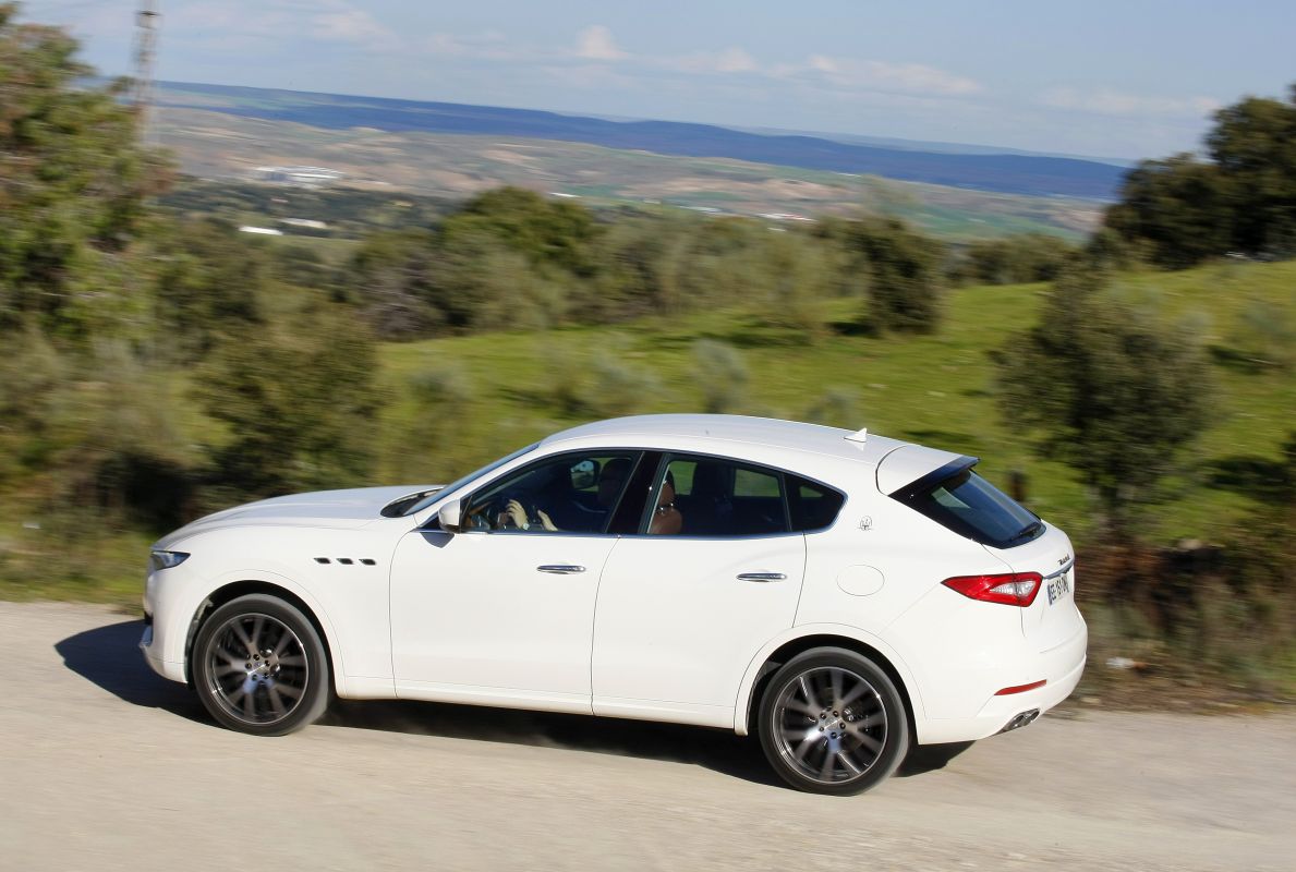 Maserati Levante Diesel barrido hacia la izquierda