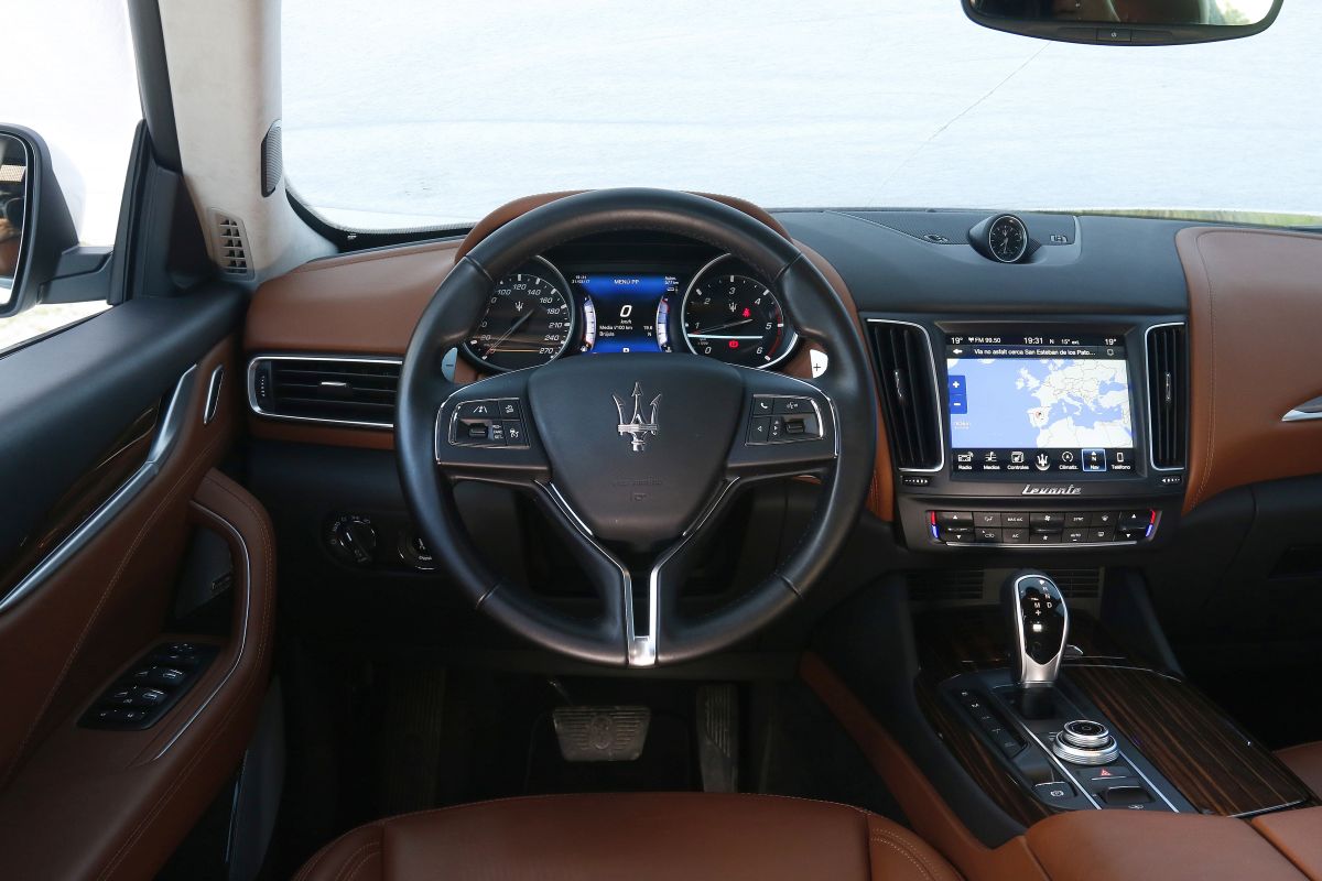 Maserati Levante Diesel salpicadero