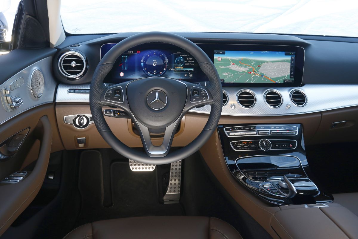 Mercedes-Benz E 220D All-Terrain salpicadero