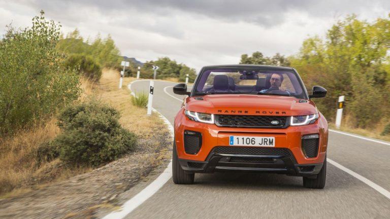 Range Rover Evoque Convertible 2.0L TD4 180 CV frontal en movimiento