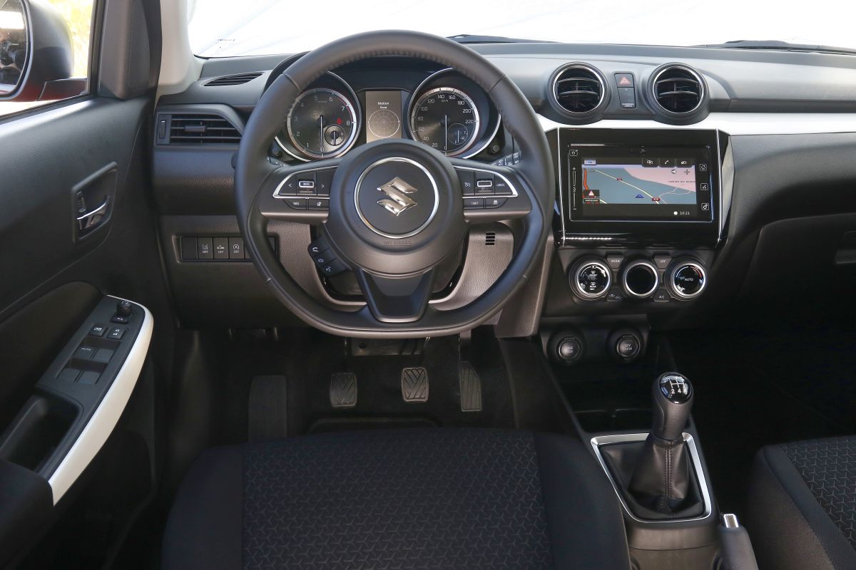 Suzuki Swift 1.0 SHVS GLX salpicadero