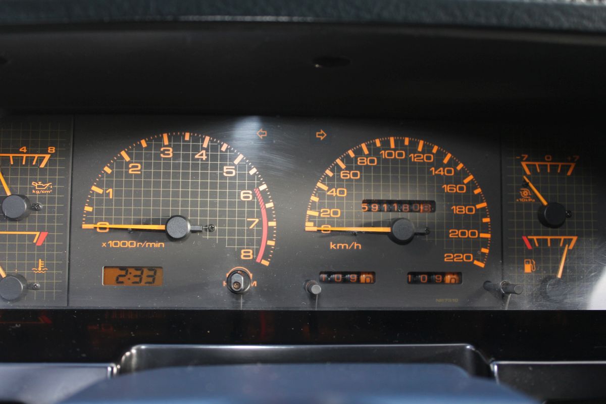 Nissan Bluebird Turbo SGX relojes