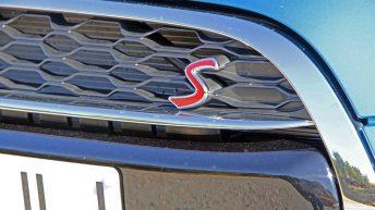 Prueba MINI Cooper S Cabrio - Detalle Cooper S en la calandra