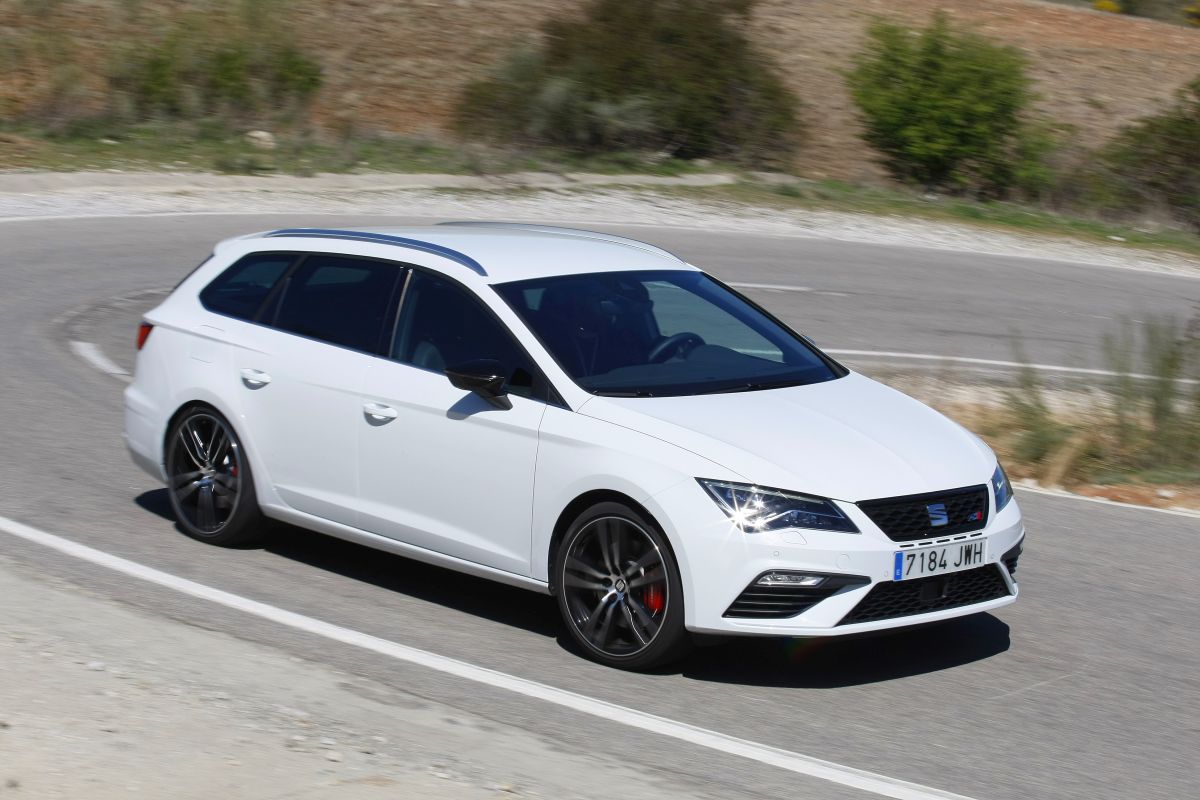 SEAT León CUPRA ST 300 CV en movimiento