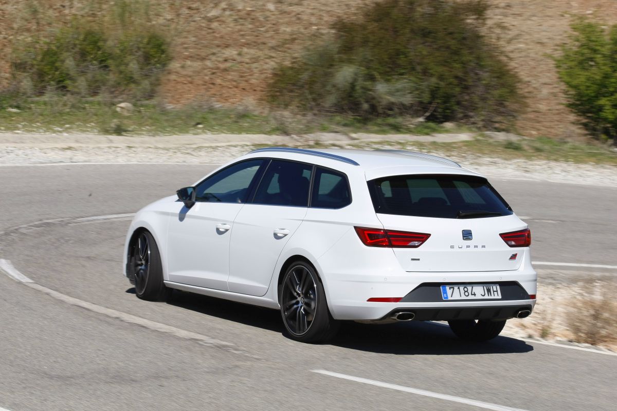 SEAT León CUPRA ST 300 CV apoyo trasera