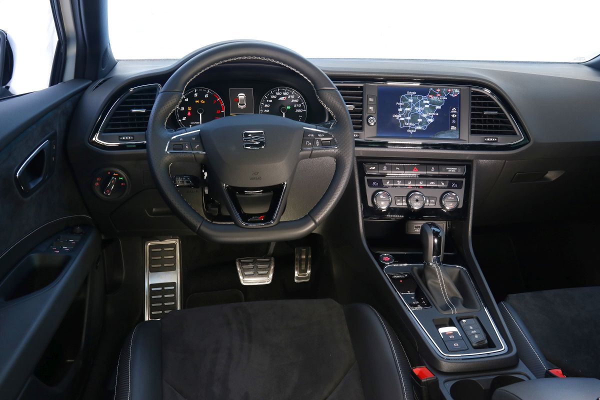 SEAT León CUPRA ST 300 CV salpicadero