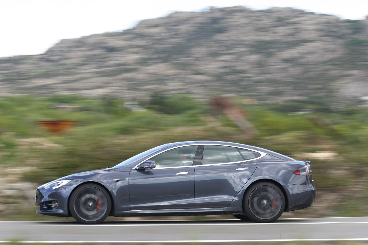 Tesla Model S P100D barrido a izquierda