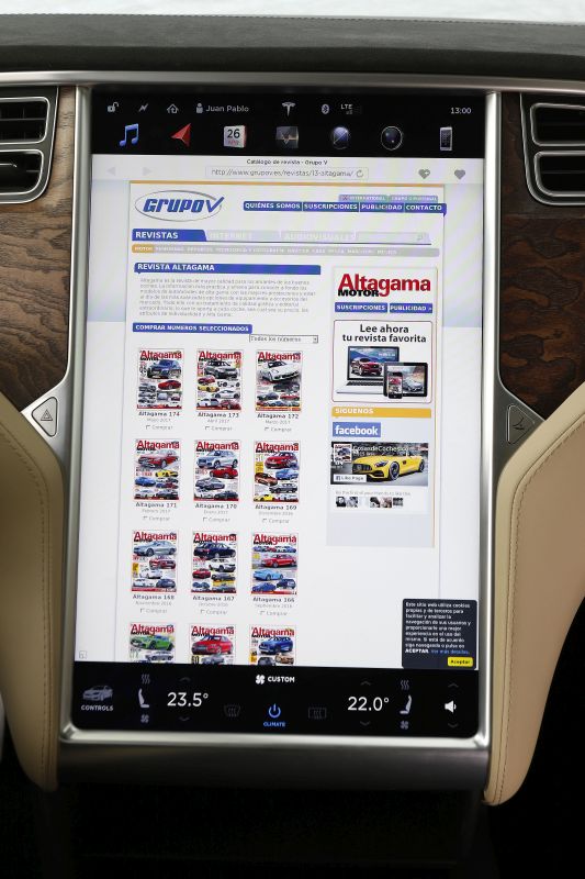 Tesla Model S P100D tablet