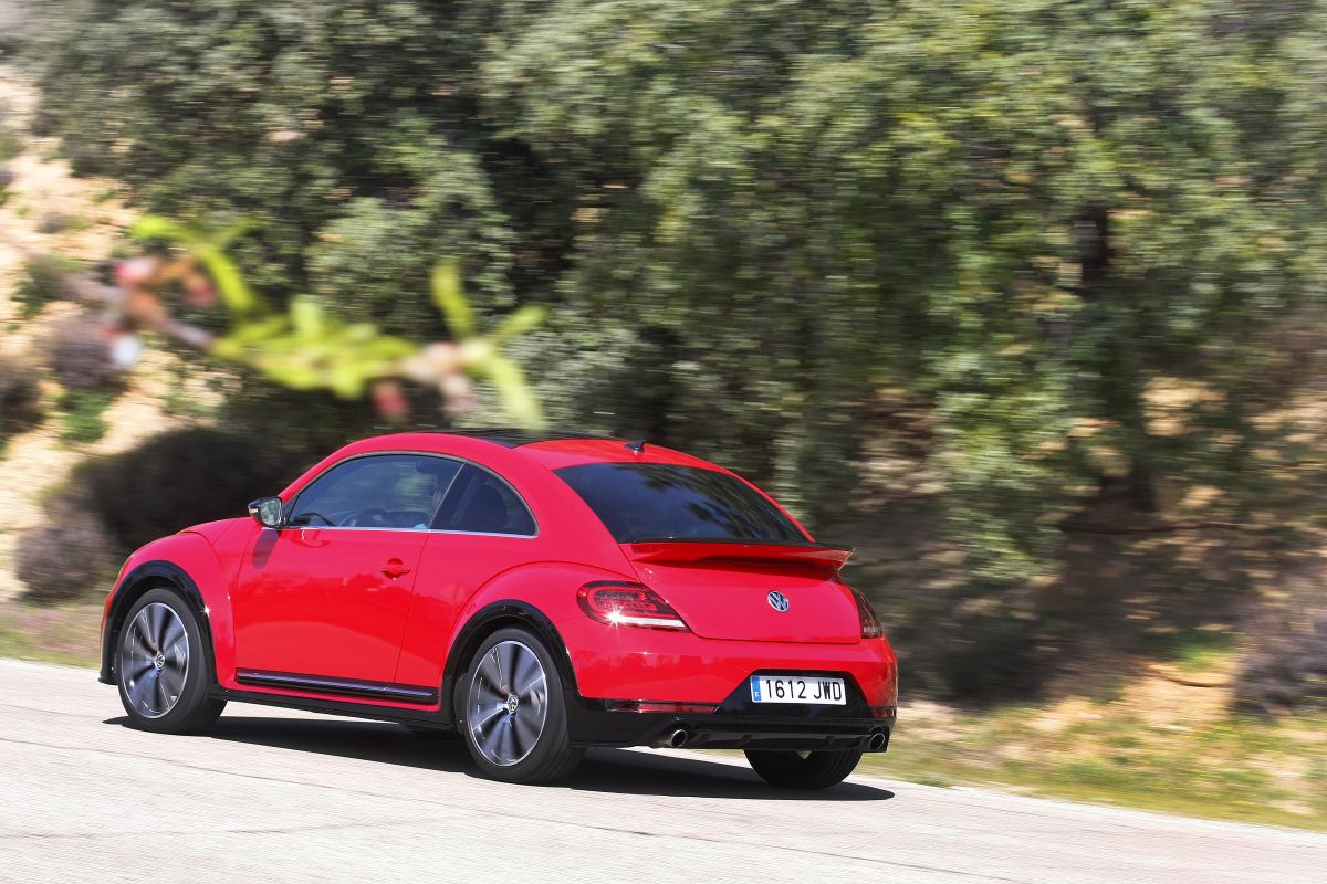 Volkswagen Beetle 2.0 TSi 220 CV trasera