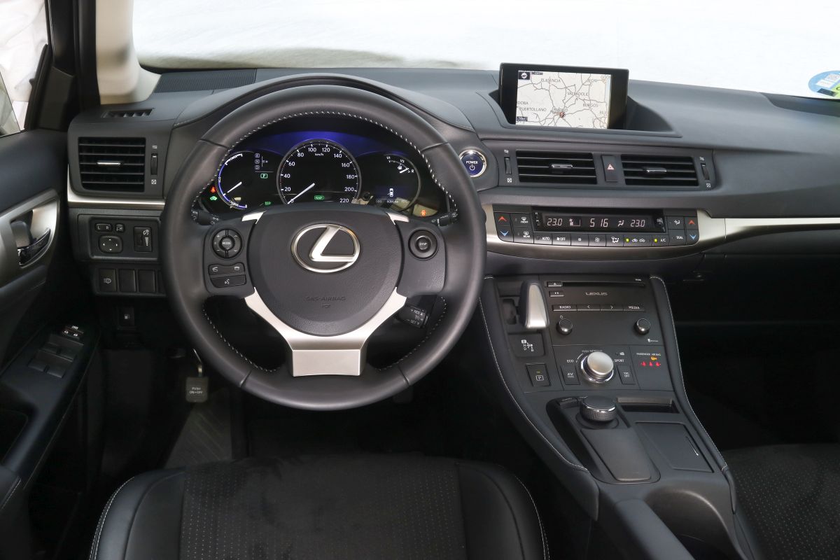 Lexus CT 200h salpicaderoa