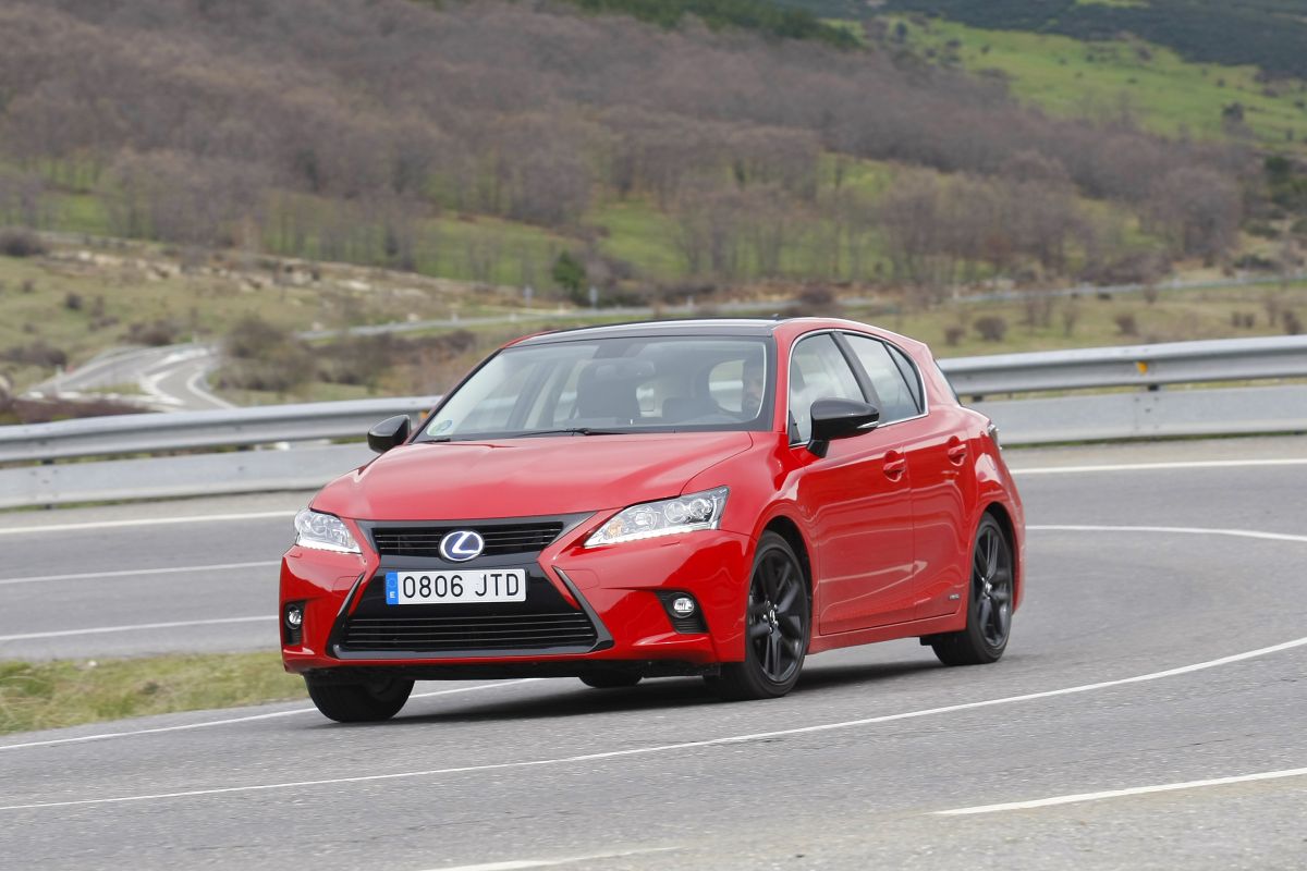 Lexus CT 200h apoyo en curva