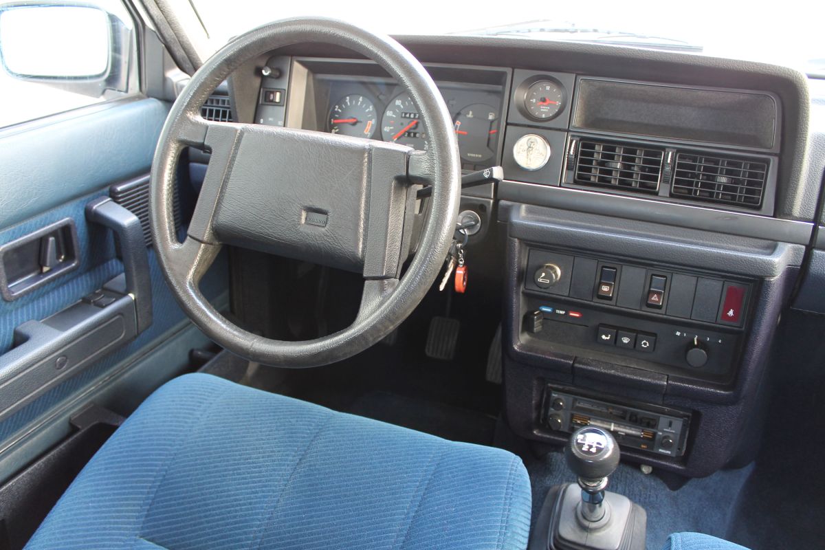 Volvo 240 GL salpicadero