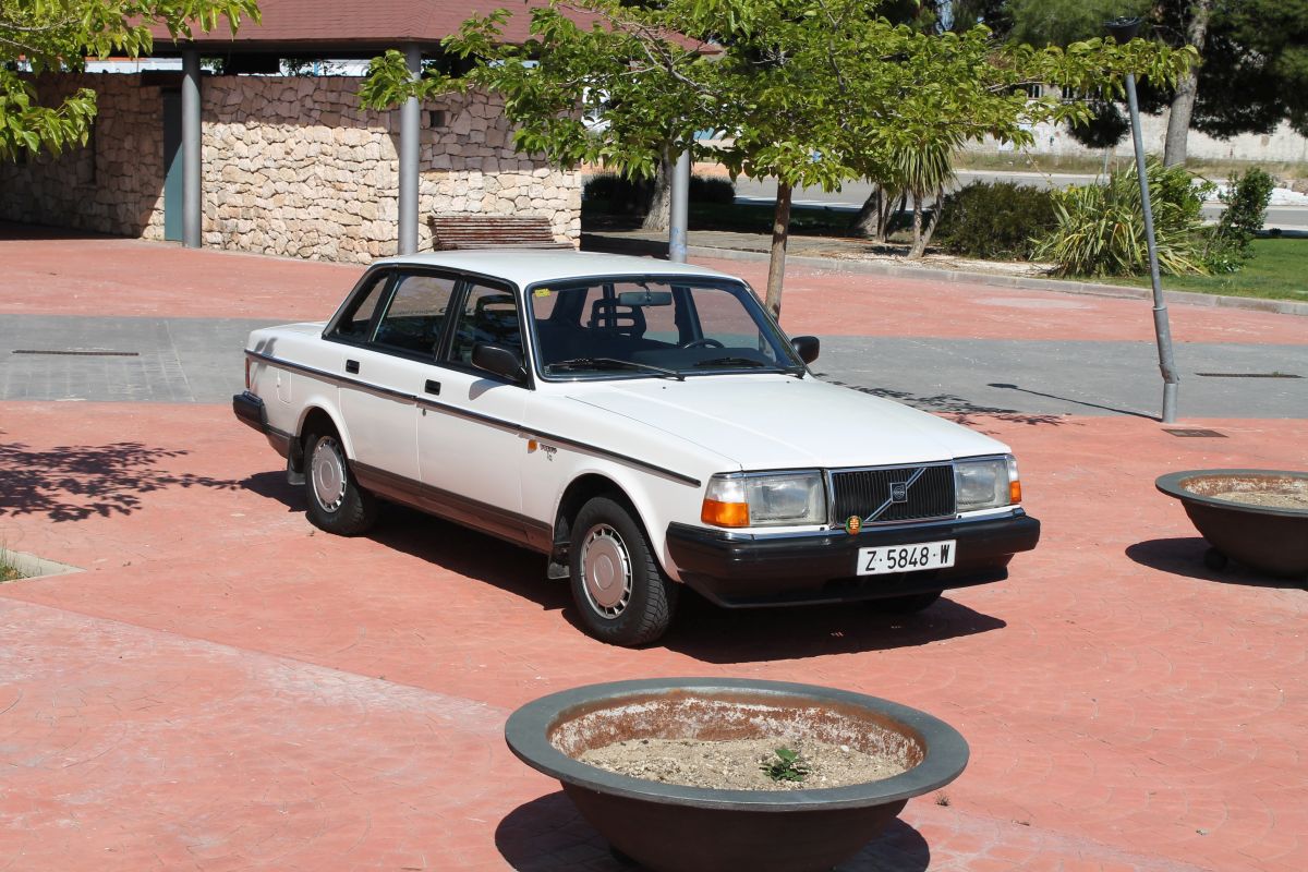 Volvo 240 GL frontal