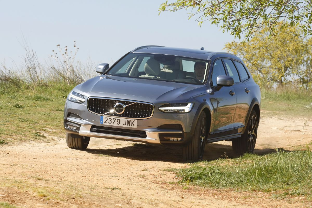 Volvo V90 Cross Country D5 frontal campo