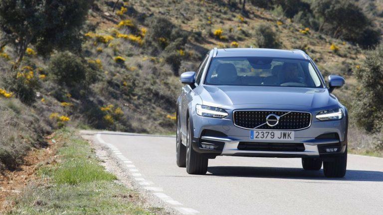 Volvo V90 Cross Country D5 frontal carretera