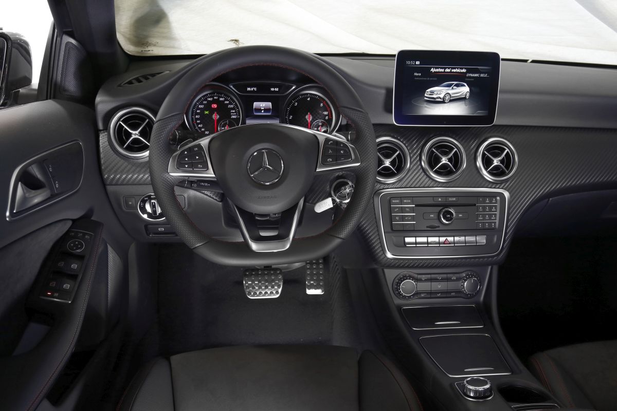Mercedes Clase A 200 D salpicadero