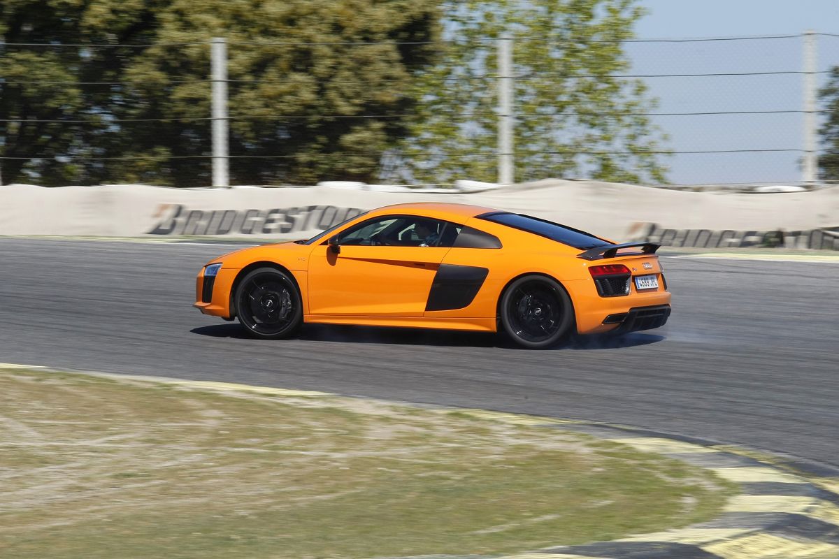 Audi R8 V10 Plus o BMW i8: barrido R8