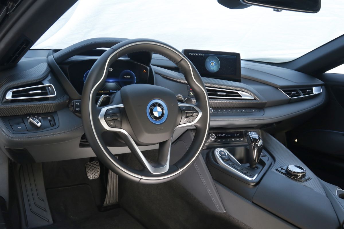 Audi R8 V10 Plus o BMW i8: salpicadero i8