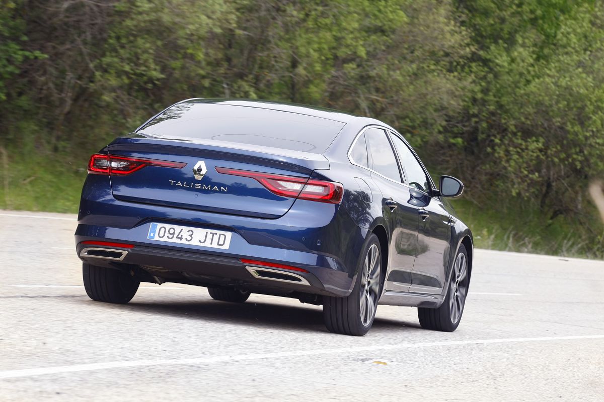 Peugeot 508 2.0 BlueHDi 180 o Renault Talisman dCi 160. Renault Talisman trasera