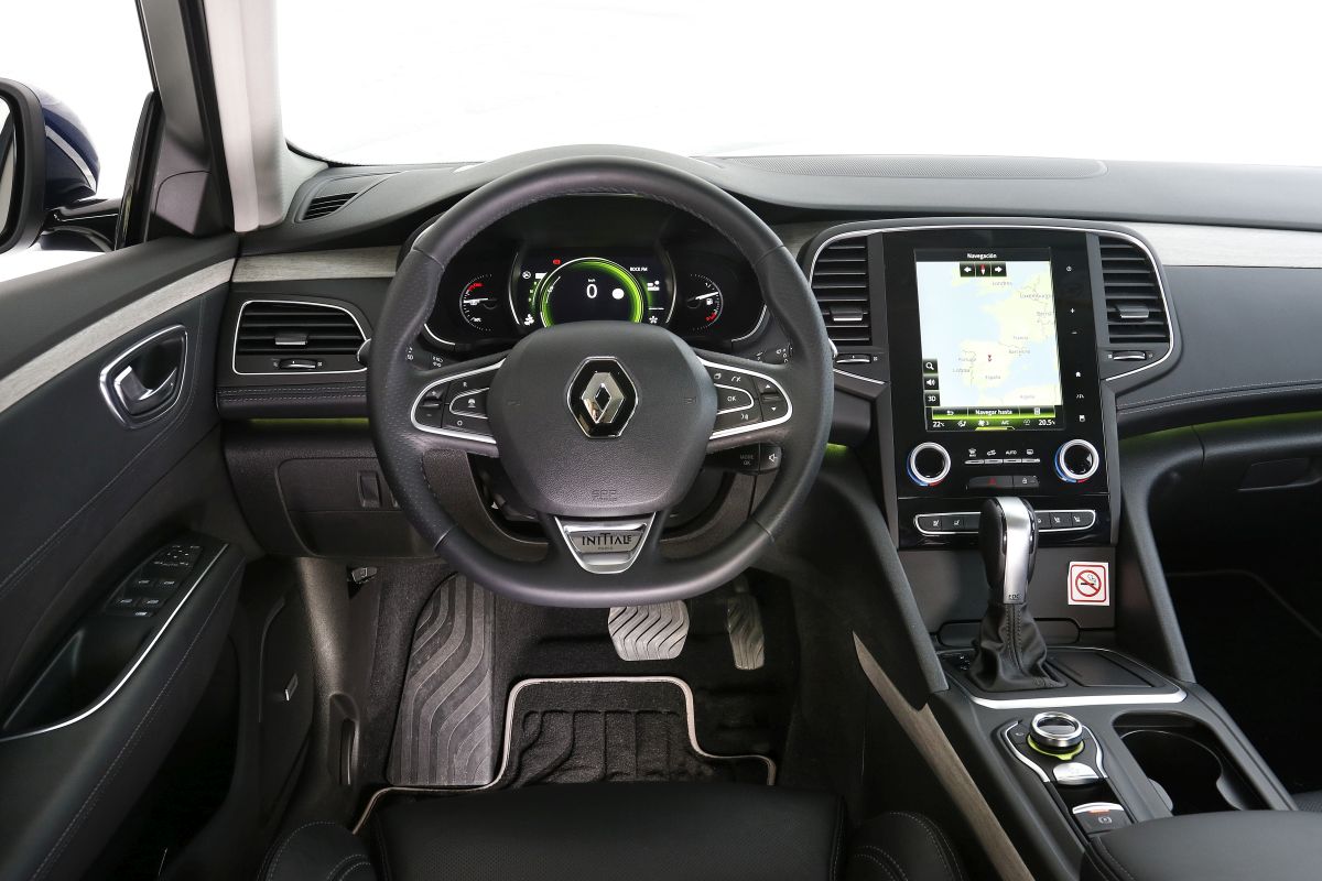 Peugeot 508 2.0 BlueHDi 180 o Renault Talisman dCi 160. Renault Talisman salpicadero