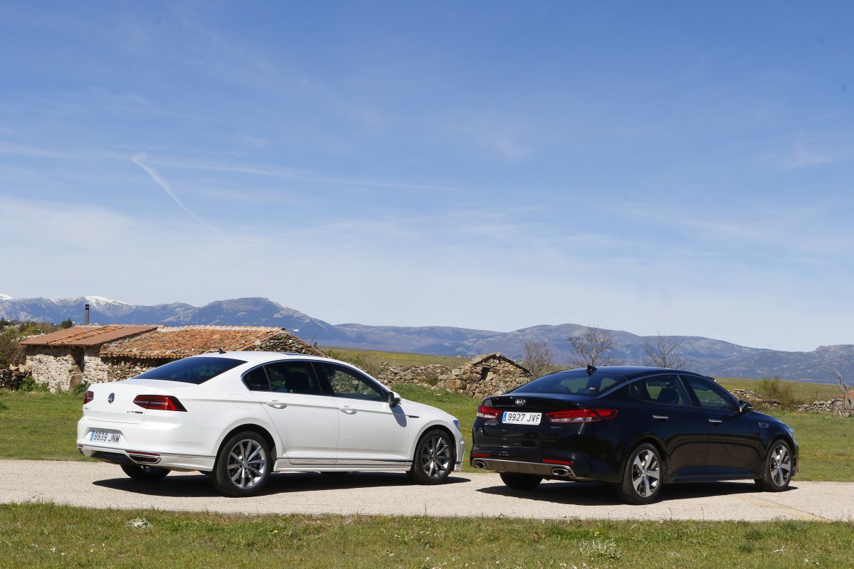 Volkswagen Passat Sport 2.0 TSI 280 CV o Kia Optima GT 2.0 T-GDI 245 CV trasera