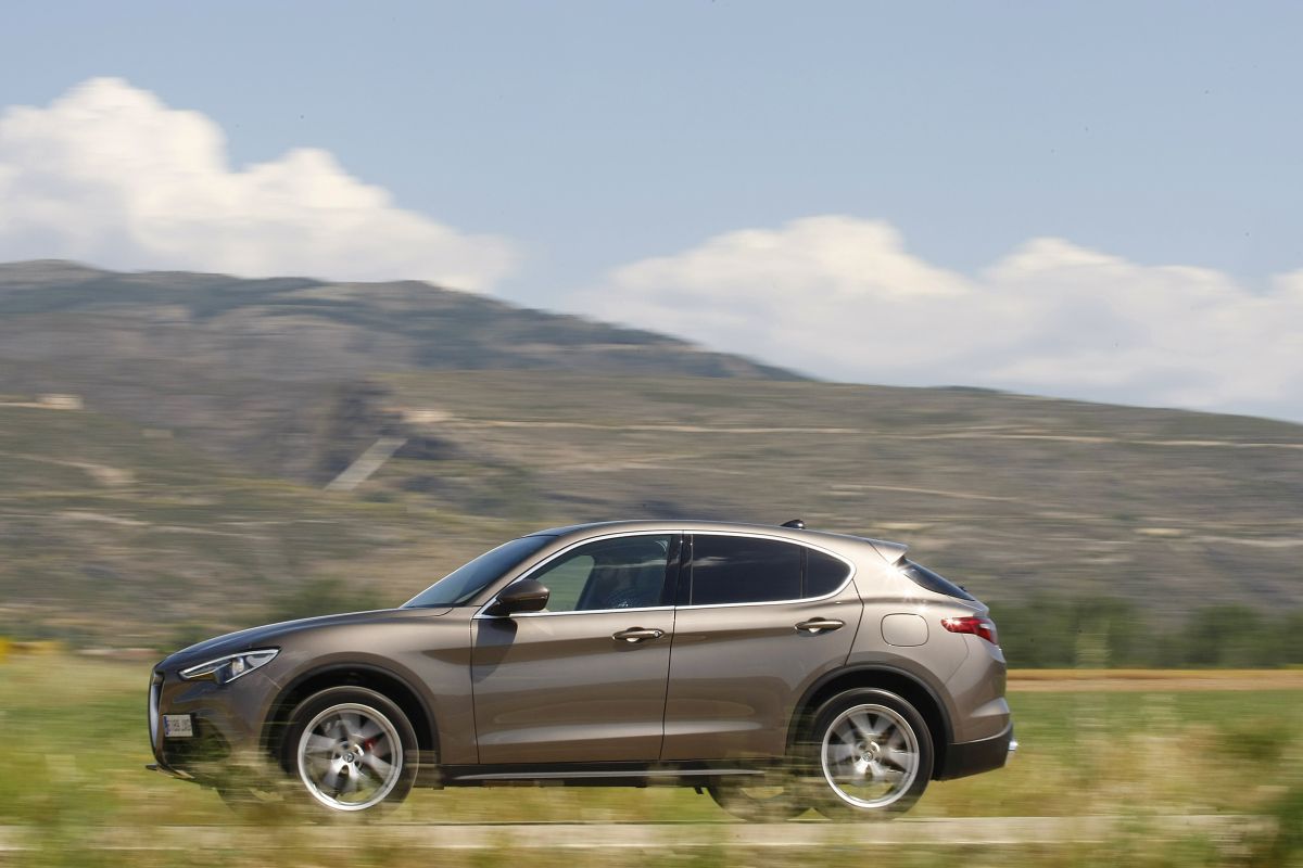 Alfa Romeo Stelvio 2.0 280 CV barrido a izquierda
