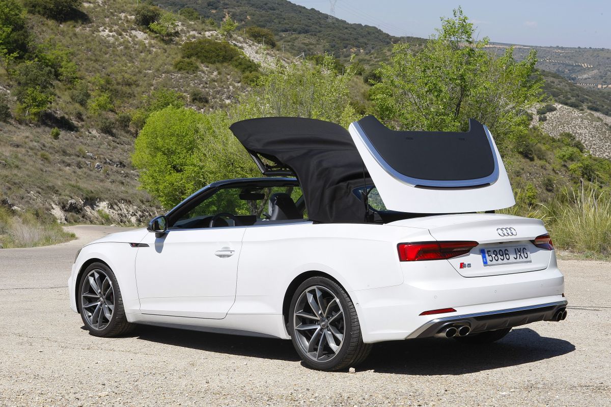 Audi S5 Cabrio 3.0 TFSI. Cerrando capota
