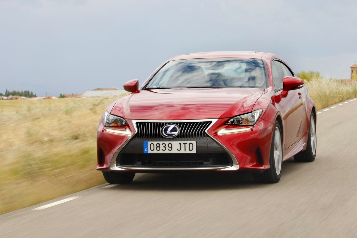 Lexus RC 300h. Frontal