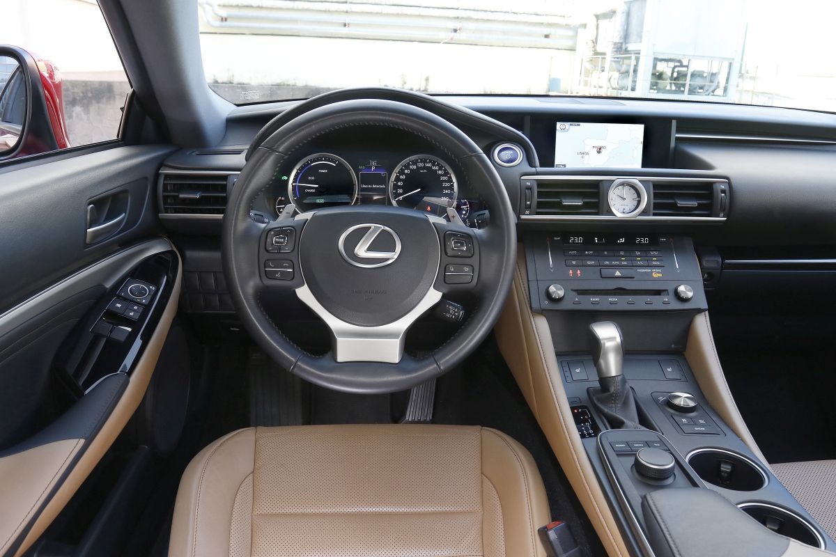Lexus RC 300h. Salpicadero