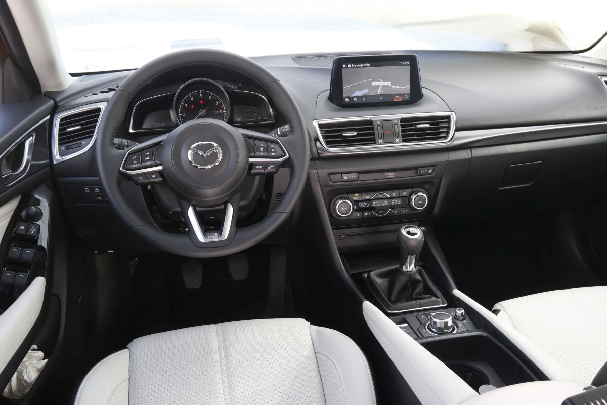 Mazda 3 2017: salpicadero