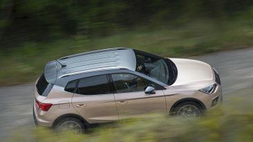 SEAT Arona. Barrido a derecha terracota