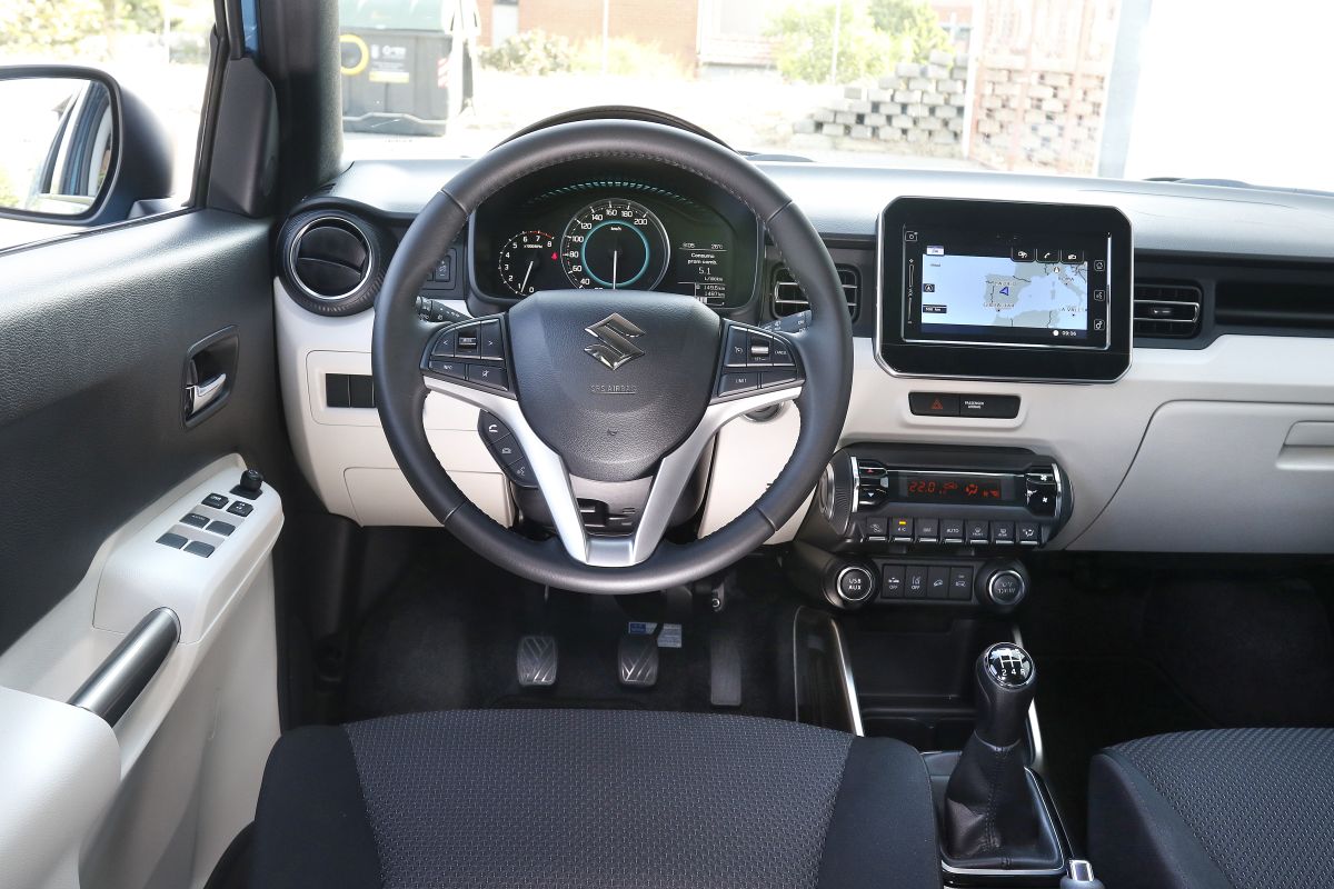 Suzuki Ignis 1.2L. Salpicadero