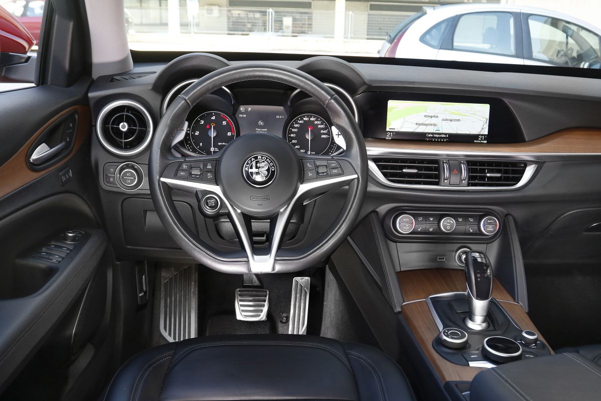 Alfa Romeo Stelvio 2.2 Diesel 210 CV. Salpicadero
