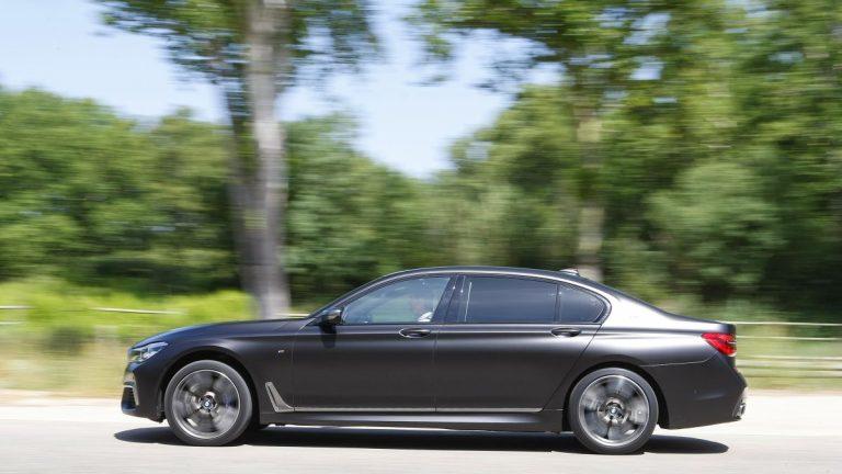 BMW M760Li xDrive. Barrido a izquierda