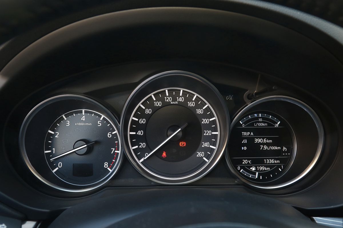 Mazda CX-5 Skyactiv-G 2.0. Relojes
