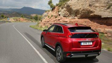 Mitsubishi Eclipse Cross. Trasera en movimiento